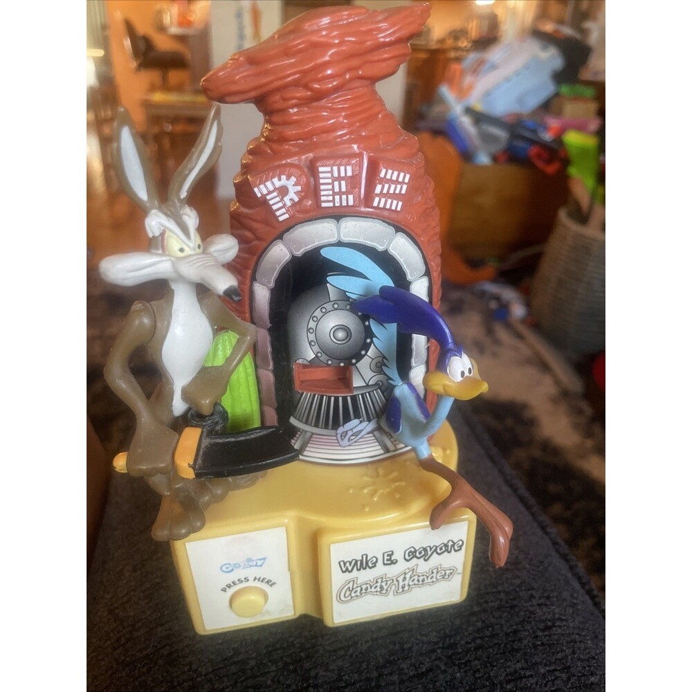 Wile E. Coyote Pez Dispenser Warner Brothers Road Runner 1998